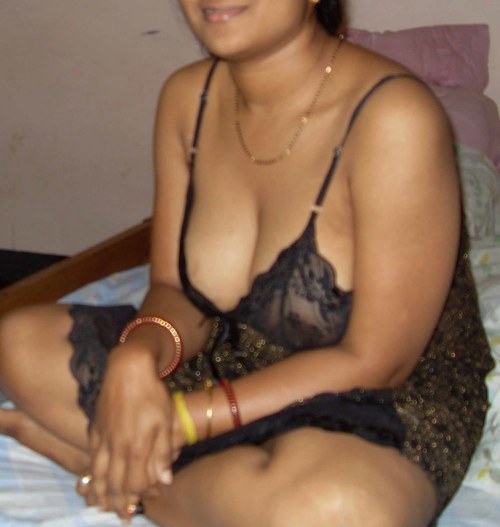 Hot Indian Desi Bhabhi