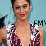 Lizzy Caplan 