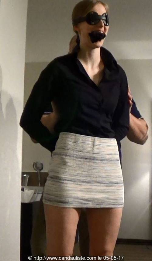 clara déshabillée dans son privé