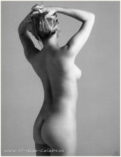 Chloé Sevigny pose nue, vue de dos
