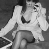 petite secrétaire sensuelle est très sexy