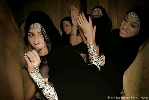 Arab amateur sucking sex party with bitches and niqab