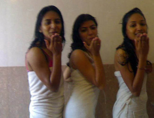 Hot indian desi girls welcome you with kisses