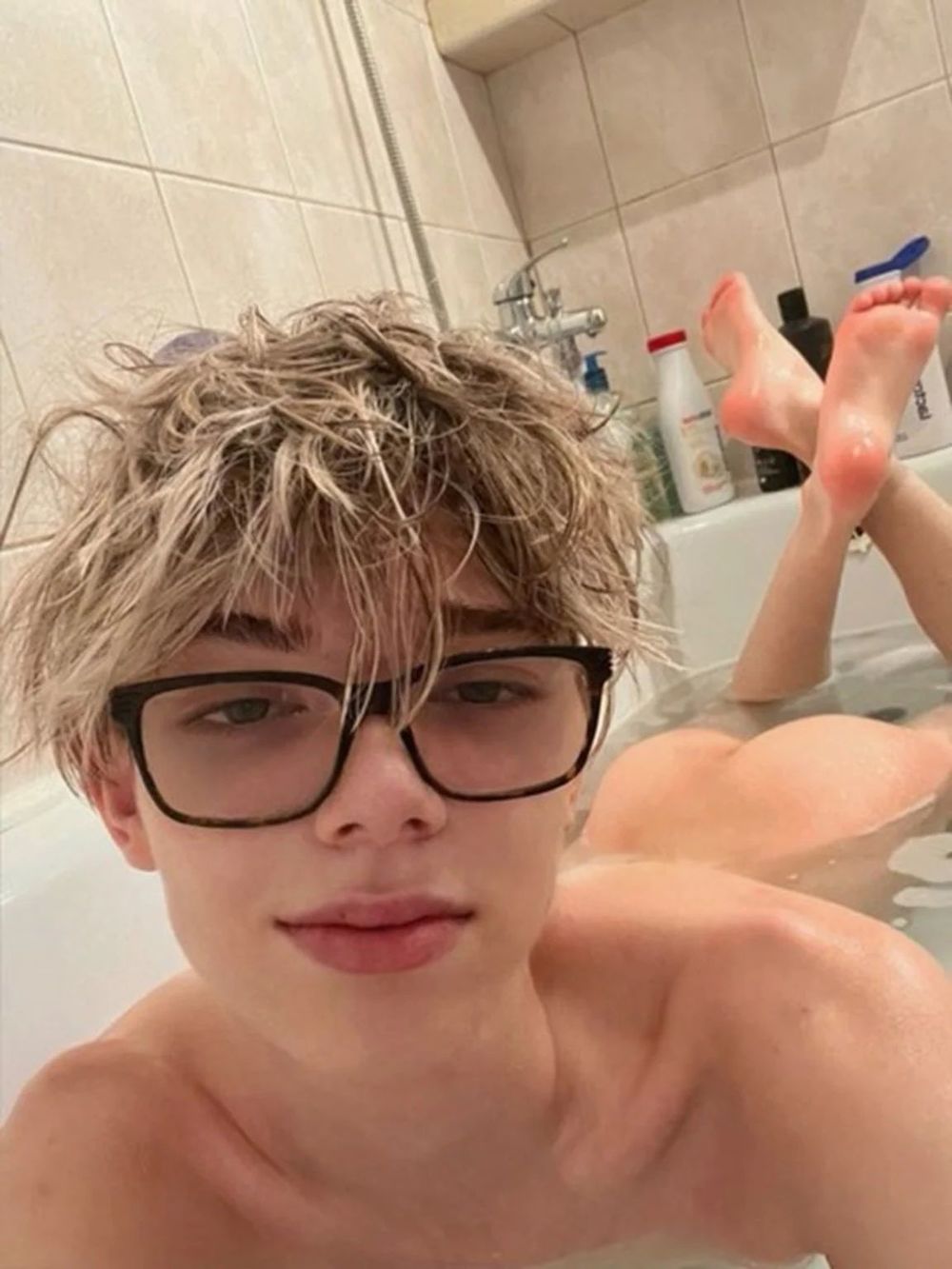 Minet qui attire la bite  --   Arousing twink