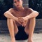 En position assise  - - Sitting 