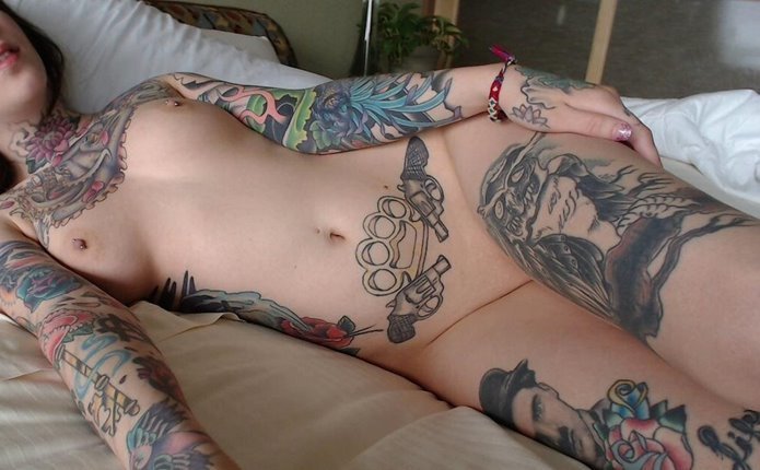 fille tatouage sexy nue 519