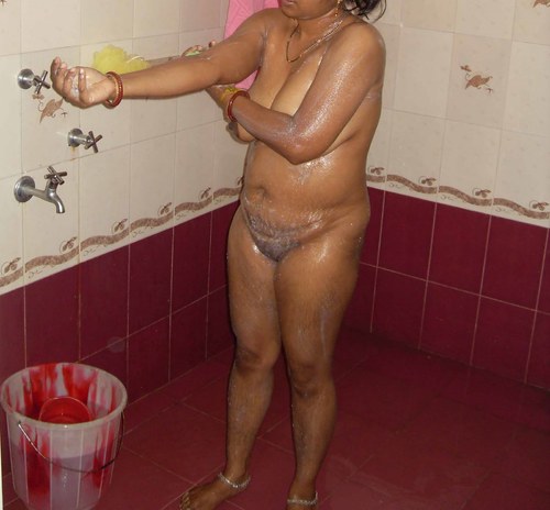 Desi Aunty Bathing Nude