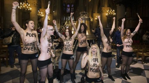 FEMEN à Nôtre-Dame